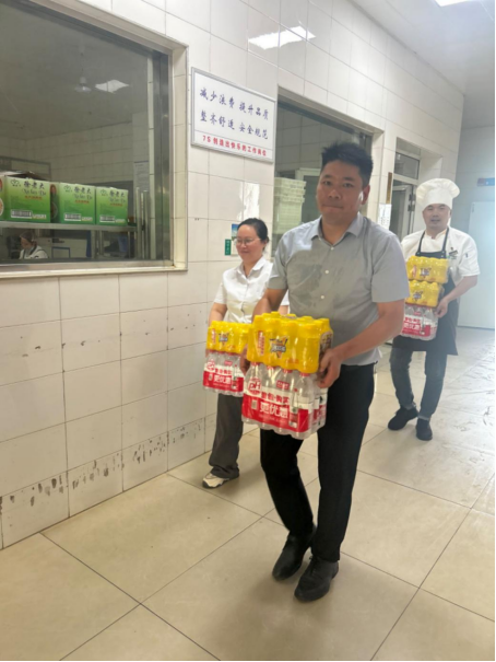 華誠集團(tuán)開展夏送清涼慰問活動